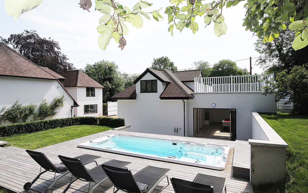 Pangbourne-residential-restoration-architecture-with-outdoor-pool